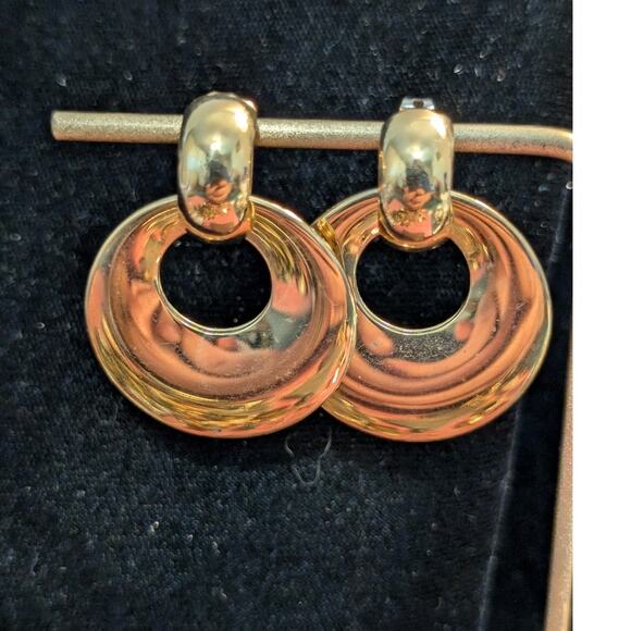 Vintage 80s High Polished Gold Tone Door Knocker Hoop Post Earrings - Picture 1 of 5